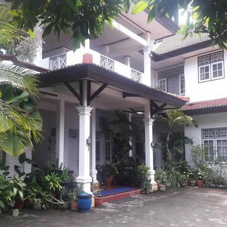 Hotel Airlangga Mataram Buitenkant foto