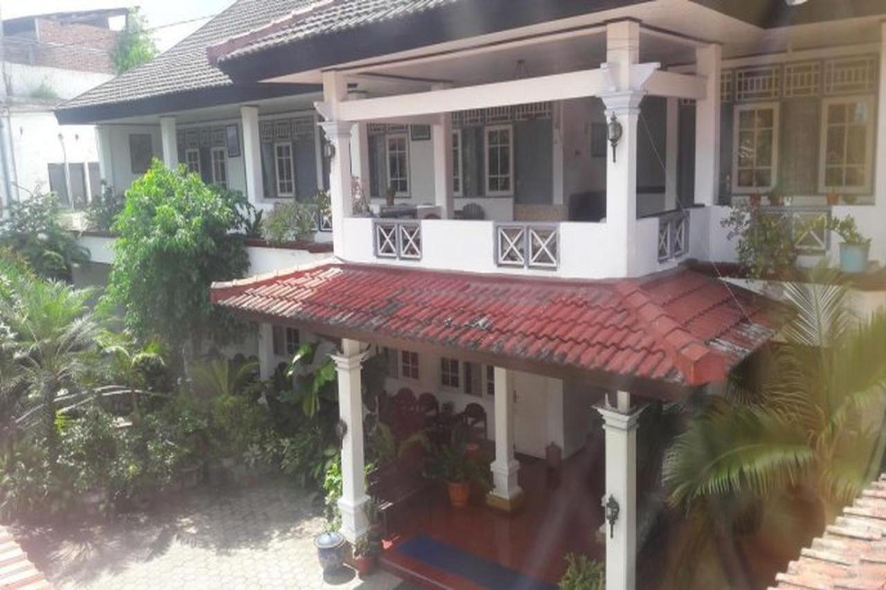Hotel Airlangga Mataram Buitenkant foto