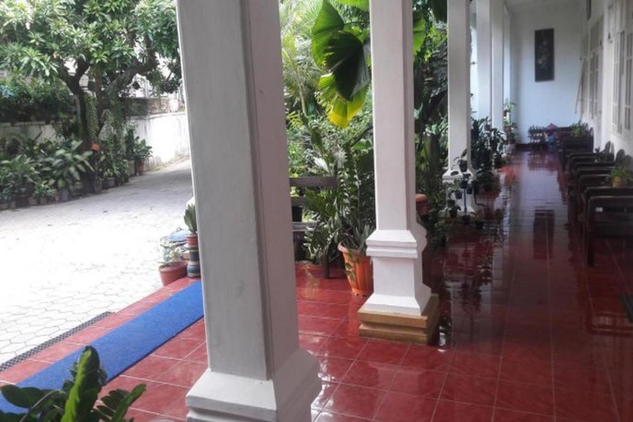 Hotel Airlangga Mataram Buitenkant foto