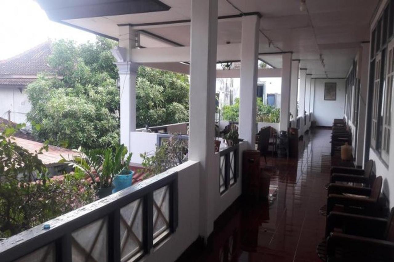 Hotel Airlangga Mataram Buitenkant foto