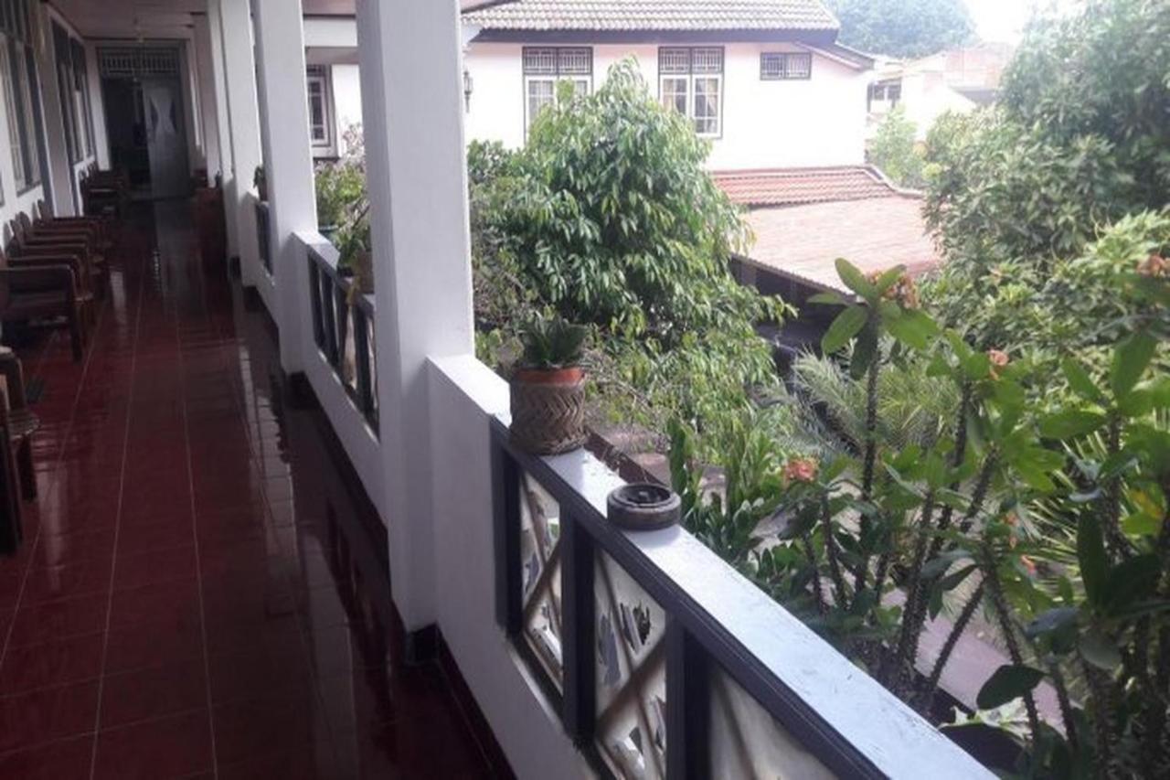 Hotel Airlangga Mataram Buitenkant foto