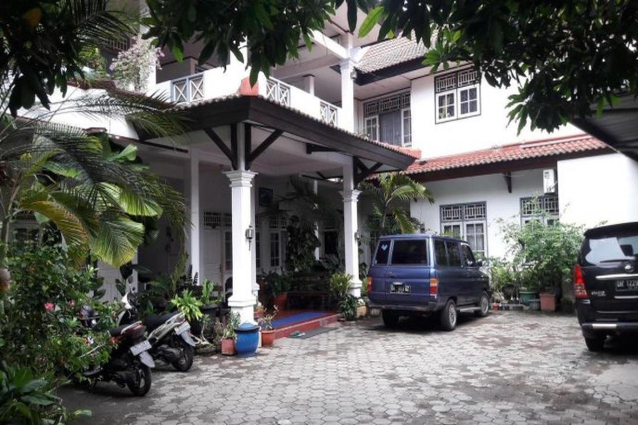 Hotel Airlangga Mataram Buitenkant foto