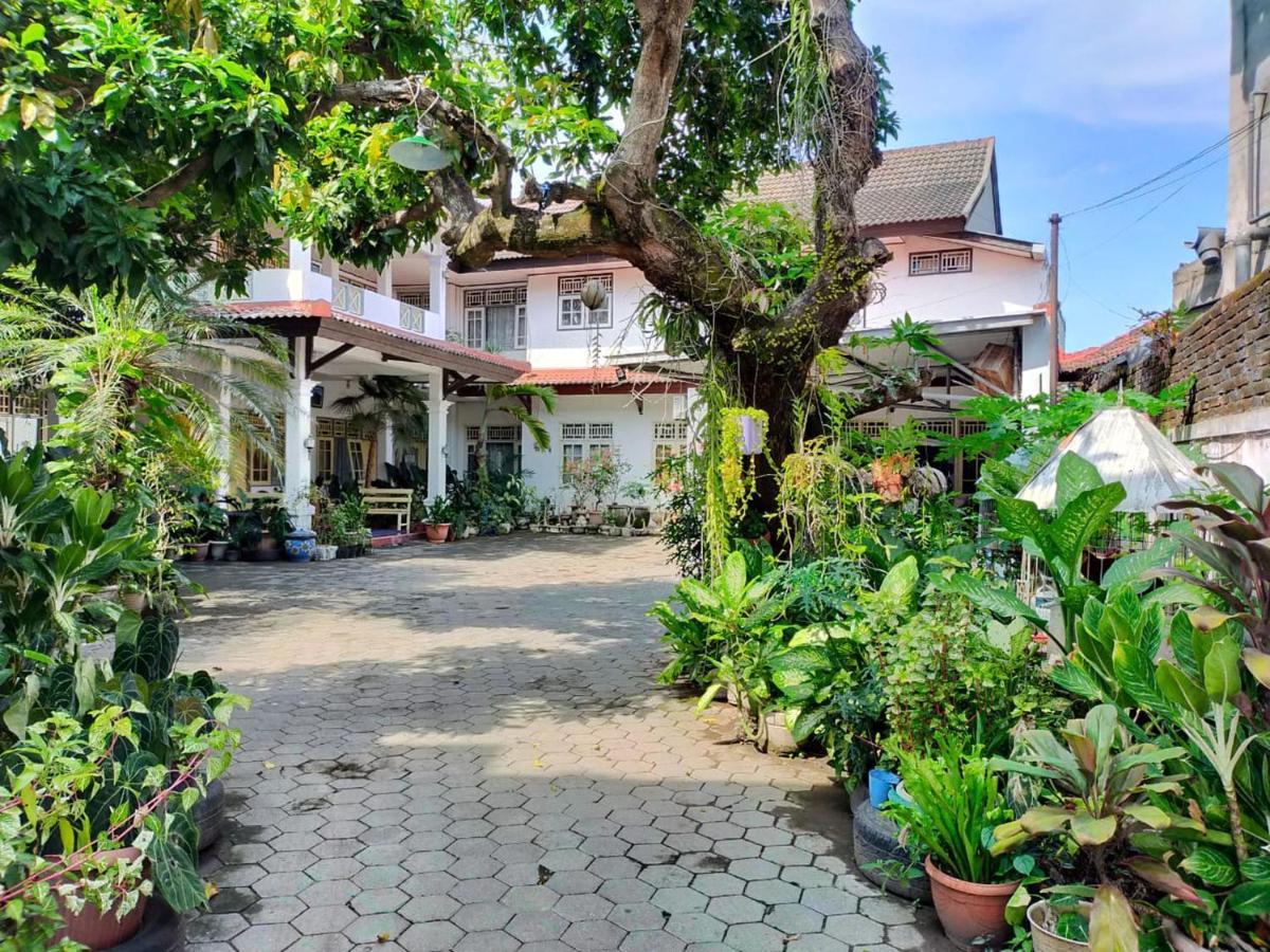 Hotel Airlangga Mataram Buitenkant foto